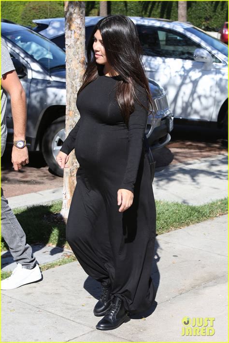 kourtney kardashian looks like she could give birth any day now photo 3228736 kourtney