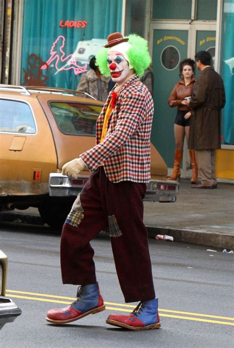 Joker (2019) fullhd movies scene * my partner's site on social media: Joaquin Phoenix spotted in traditional clown costume on ...