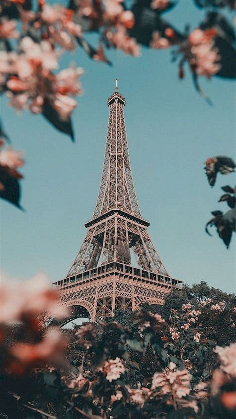 Eiffel Tower Aesthetic Black And White Laptop Background