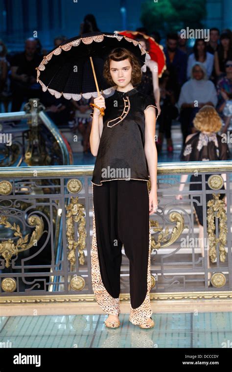 Model Paris Fashion Week Springsummer 2012 Ready To Wear Tsumori Chisato Catwalk Paris