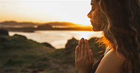10 Calming Psalms To Pray When You Feel Afraid