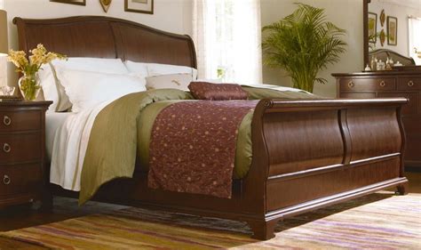 21 Marvelous Bedroom Designs With Sleigh Beds