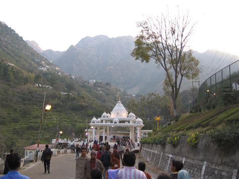 The vaishno devi temple located at the trikuta mountains in jammu and kashmir, india is dedicated to goddess durga who gives darshan in the form of goddess vaishno devi. Vaishno devi Temple | Maa Vaishno devi | Bollywood Rocking ...