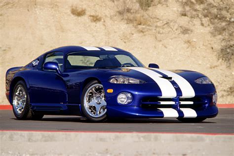 Dodge Viper Is All Thrills And No Frills With Standard 80l Vehiclehistory