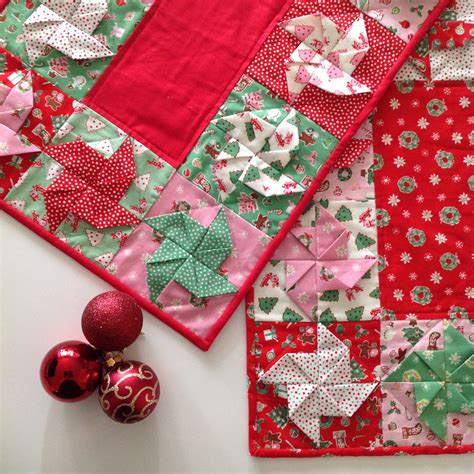 Quilt Inspiration Free Pattern Day Christmas Table Runners