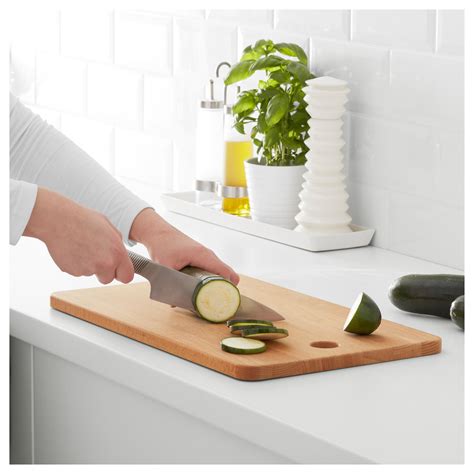 Made of solid wood, which is a durable natural material and gentle on your knives. PROPPMATT chopping board | IKEA Greece