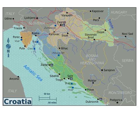 Croacia está al sur de la europa central, y tiene 31.067 km² de superficie costera bañada por mapa turístico de croacia. Maps of Croatia | Collection of maps of Croatia | Europe ...