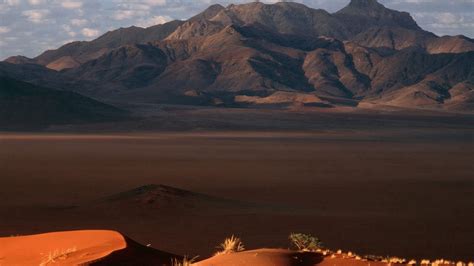 Download Wallpaper 1366x768 Namibia Desert Sand Mountains Drought