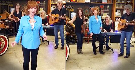 Behind the promise that i made chorus: Reba McEntire Performs Song In Cracker Barrel Warehouse