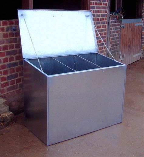 Triple Compartment Feed Bin Equivation