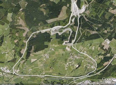 É considerado uma das pistas mais desafiadoras do mundo, principalmente devido a seus trechos em alta velocidade, com muitas curvas (estas em. Circuito de Spa-Francorchamps: O mais belo do mundo ...
