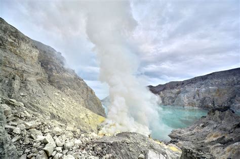 How To See Indonesia S Blue Fire Kawah Ijen Volcano