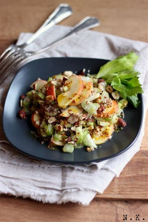 Allez savoir pourquoi la recette du céleri braisé à la provençale de michèle du blog très inspirant croquant fondant gourmand m'a fait tout de suite de l'œil. La Cuisine du Corti: Salade de céleri-branche, kasha ...