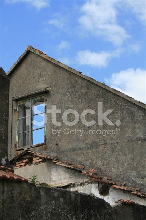 Das haus war früher das wohnhaus eines bettinger ehepaares. Verfallenes Haus Stock Photos - FreeImages.com