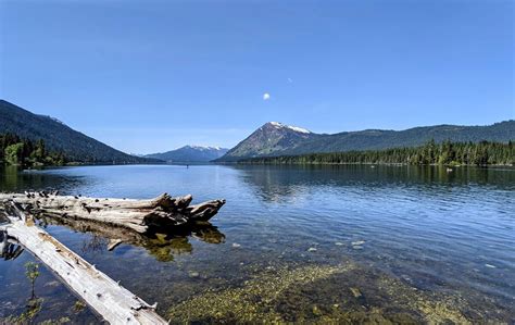 Kitesurfing In Lake Wenatchee State Park Leavenworth United States