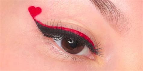 Heart Eyeliner Is Our Favorite Valentines Day Beauty Trend This Year