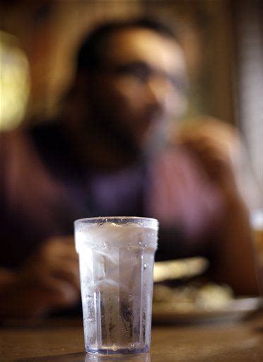 Pagophagia Sufferers May Get Mental Boost From Chewing On Ice Due To