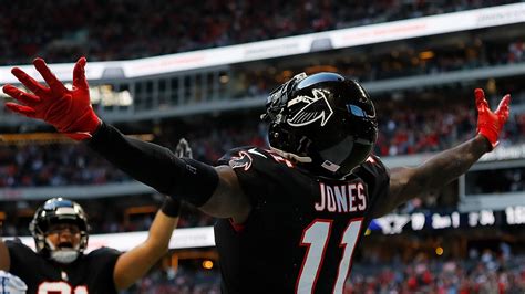 Unlike quarterback, the overall importance of the wr position is in question due to the fact that the teams winning titles often don't have a superstar or top tier wideout on roster. Fantasy WR Rankings: Our Top-40 Wide Receivers for 2020 ...