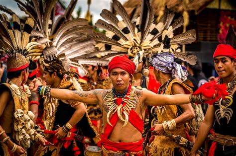 Sejarah Dan Asal Usul Suku Dayak Kalimantan Senja Sumringah Riset