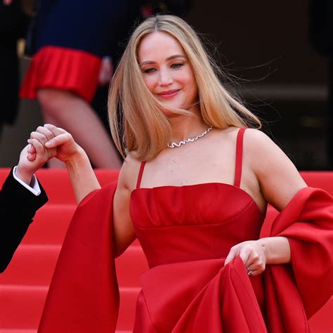 Jennifer Lawrence Wore Flip Flops Under Her Christian Dior Gown On The