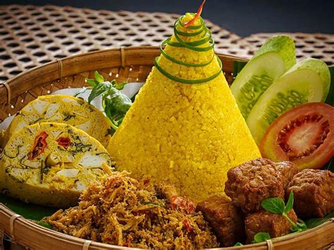 Nasi kuning memiliki makna kemakmuran, kejayaan dan juga keberuntungan. Resepi Nasi Kuning Jawa - 7 Descargar