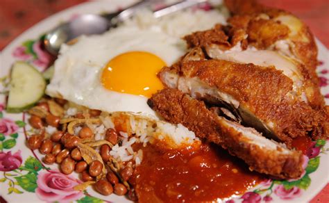 Finding it is an adventure in its own right, as it is located behind kl's butterfly and bird parks. Big Tree Head Mamak Famous Nasi Lemak | FriedChillies ...