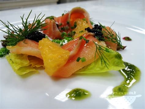38 · carissimi lettori oggi vi suggerisco il carpaccio di salmone affumicato con verdure, un antipasto freddo classico, a mio avviso è perfetto in occasione di pranzi, cene, buffet. Carpaccio di salmone affumicato | Salmone affumicato ...