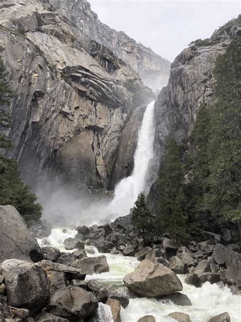 Lower Yosemite Fallsmagnificent Rhiking