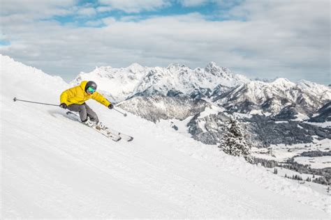 Lage von kitzbühel im bezirk kitzbühel. Skifahren in den Kitzbüheler Alpen