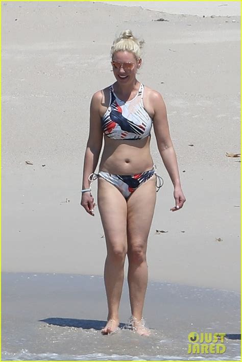 Full Sized Photo Of Katherine Heigl Hits The Beach Bikini Photo Just Jared