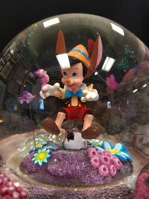 Pinocchio Underwater Snow Globe Id Octdisneyana17250 Van Eaton