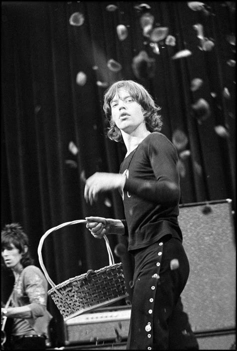 The mick jagger look—the sartorial embodiment of rock star swagger for the past 50 years—is unmistakable, and iconic. Die besten 25+ Keith Richards jung Ideen auf Pinterest ...