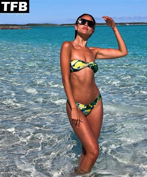 Eiza Gonzalez Displays Gorgeous Body In Sexy Tiny Bikinis Photos The