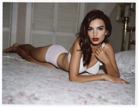 Emily Ratajkowski Fappening Nude 20 Photos The Fappening