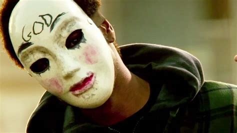A couple are driving home when their car breaks down just as the purge commences. The Purge: Anarchy - Review - g33kWatch