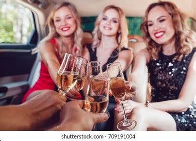 Pretty Women Having Party Limousine Car Foto Stock Shutterstock