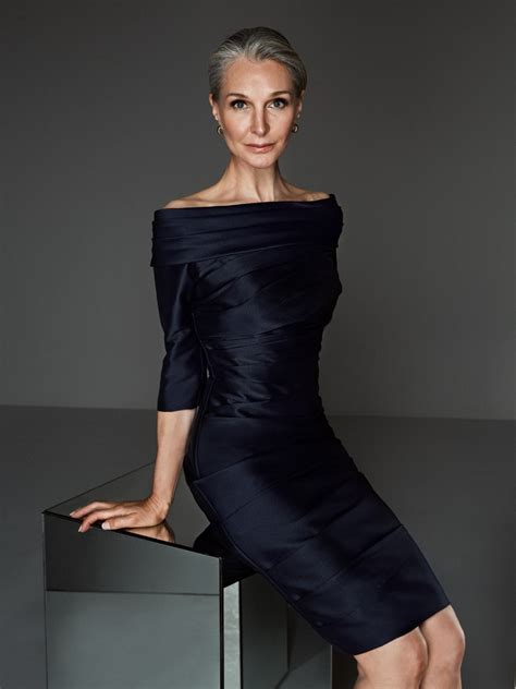 Entra nel sito e scopri tutte le novità della moda cerimonia. Abito Cerimonia Pronovias Corto - Abiti da cerimonia modelli eleganti, colori pastello, tinte ...