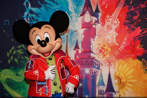 Disneyland Paris Disney Symphony Of Colours Puiston Uusi Talvikausi