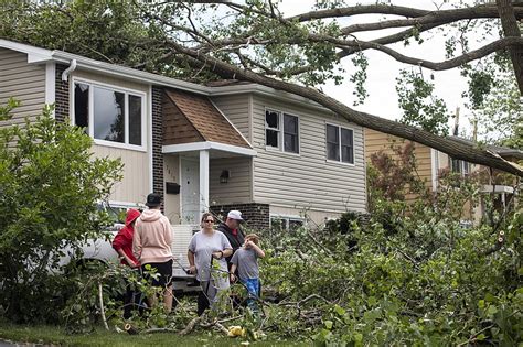 Suburban Chicago Area Hit By Tornado The Arkansas Democrat Gazette