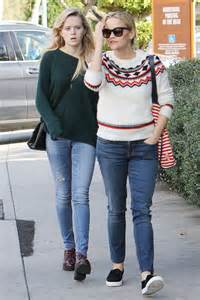 Reese Witherspoon and her daughter Ava -01 | GotCeleb