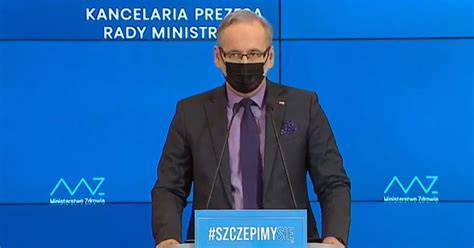 Od soboty w polsce nie trzeba będzie nosić maseczek na otwartej przestrzeni. Obostrzenia w Polsce przedłużone o tydzień. Przedszkola i ...