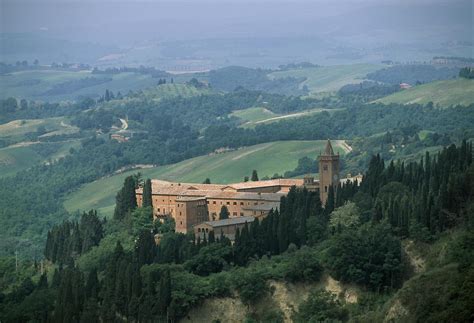A Walk Through The Tuscan Countryside Visiting The Hill Towns The