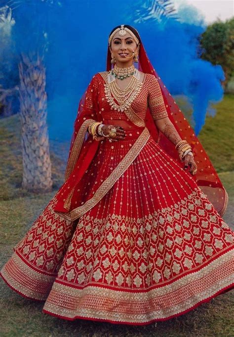 Pin By Srishti Kundra On Blushing Brides Indian Bridal Dress Indian