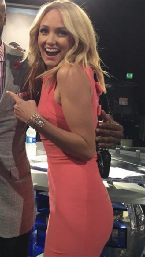 Lindsay Rhodes Nfl Network Host Fabled Famous Beauties