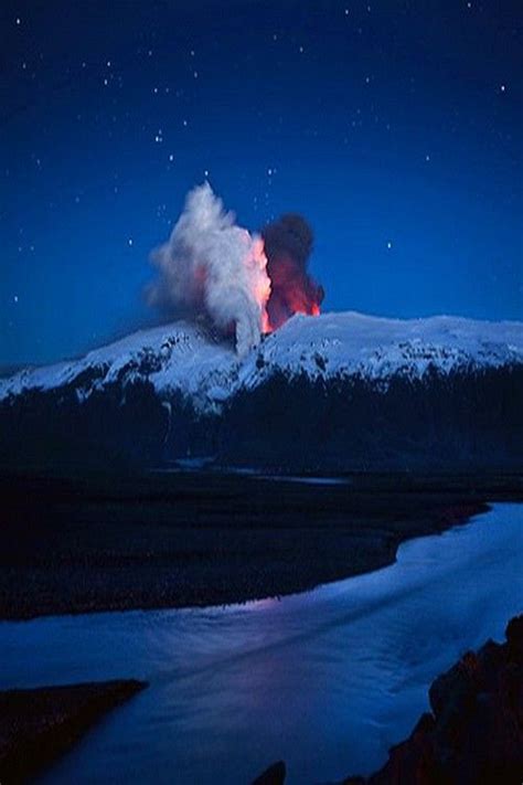 Eyjafjallajokill Eruption By Ragnar Sigurdsson Volcano Wallpaper