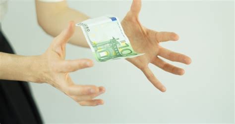 Beim geld leihen müssen sie der bank oder dem kreditvermittler ihre kreditwürdigkeit nachweisen. Seriös Geld leihen - FinanzFAQ