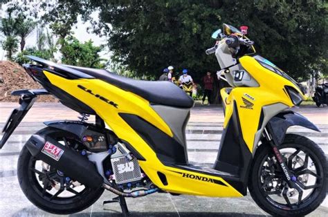 Honda vario (juga dikenal sebagai honda click di beberapa negara asia tenggara) adalah sebuah skuter bertransmisi otomatis yang diproduksi oleh astra honda motor di indonesia sejak tahun 2006. Berbalut Kelir Kuning Full Aksesoris, Honda Vario 150 ...