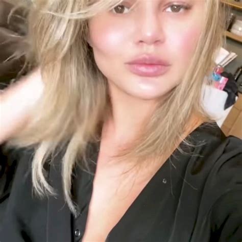 chrissy teigen dyes her hair in time for spring