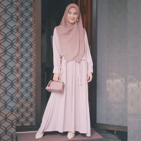 Outfit Pesta Hijab Syari Alyssa Soebandono Didominasi Warna Pastel