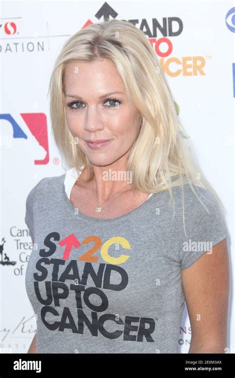 Jennie Garth Arriving At The Stand Up To Cancer Benefit Held At The